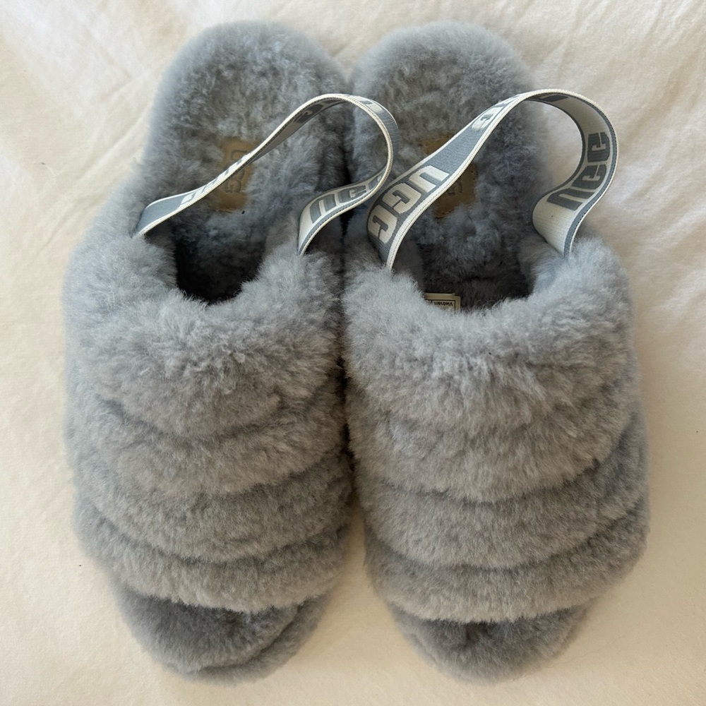 UGG SLIPPERS SIZE 9